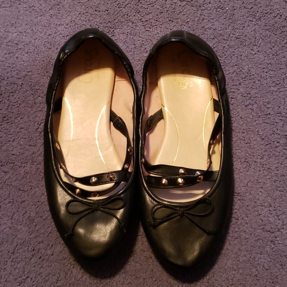 Flats - Picture 1 of 3